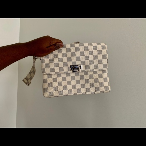 Misguided Cream Flat Fanny Pack - Picture 2 of 4